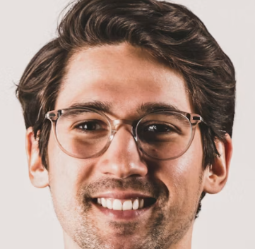 Max R.